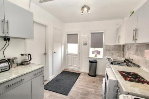 6 - Kitchen.jpg
