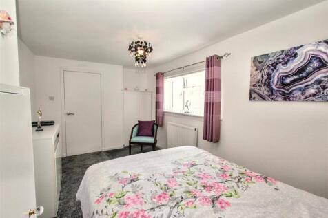 9- Bedroom One.jpg