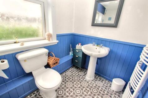 9- Bathroom.jpg