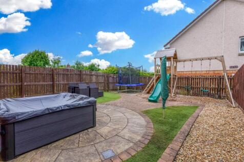 18- Rear Garden.jpg