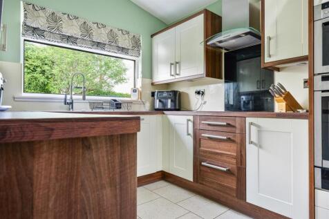 10- Kitchen.jpg
