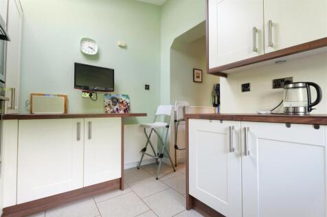 11- Kitchen.jpg