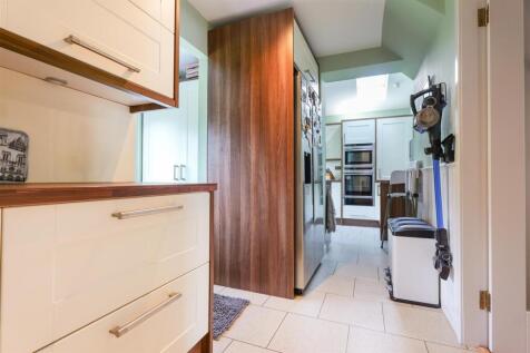 12- Kitchen.jpg
