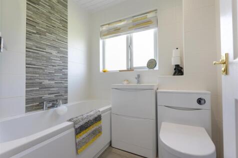 15- Bathroom.jpg
