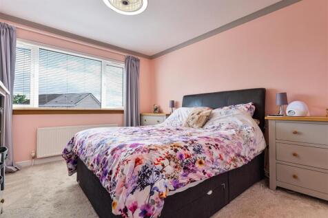 16- Bedroom One.jpg