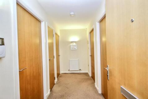 2- Hallway.jpg