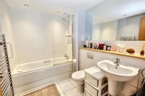 7- Bathroom.jpg