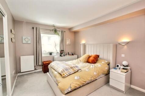 8- Bedroom One.jpg