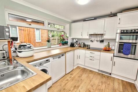 8- Kitchen.jpg