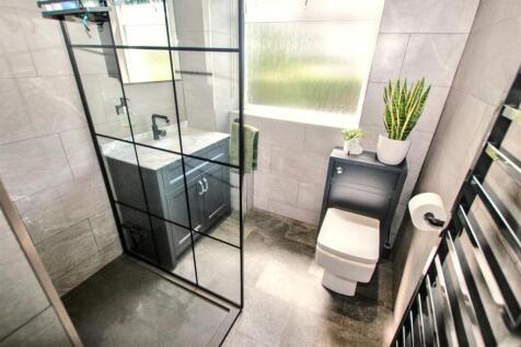 12- Shower Room.jpg