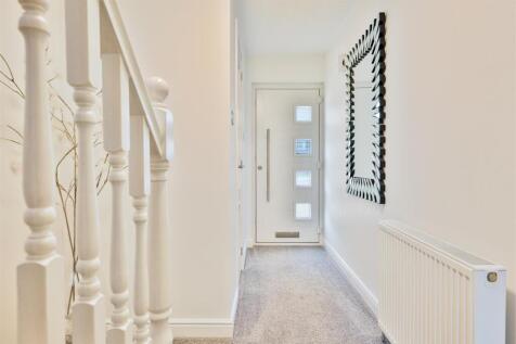2- Hallway.jpg