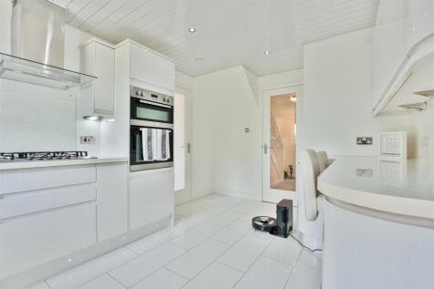 9 - Kitchen.jpg