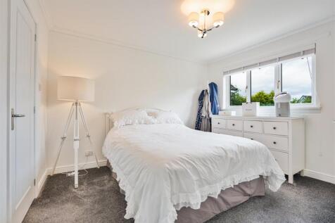 16- Bedroom One.jpg