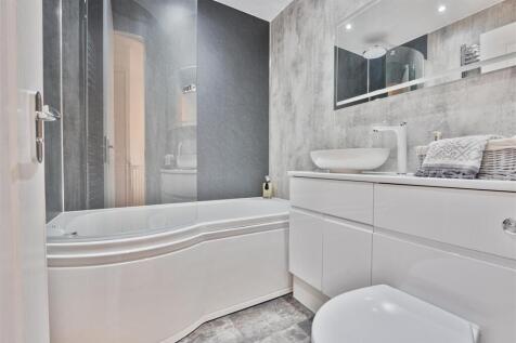 25- Bathroom.jpg