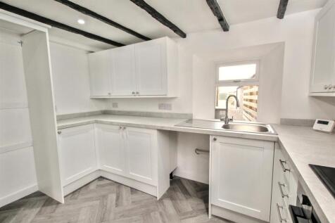 4- Kitchen.jpg