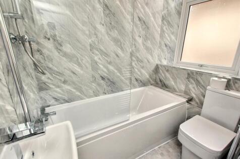 12- Bathroom.jpg