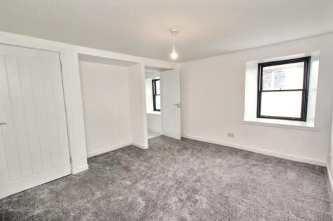 14- Bedroom One.jpg