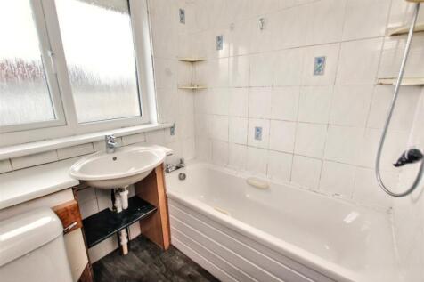 9- Bathroom.jpg