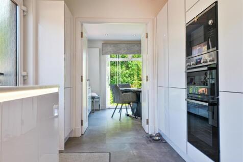 8- Kitchen.jpg