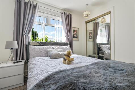 9- Bedroom One.jpg