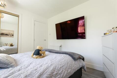 10- Bedroom One.jpg