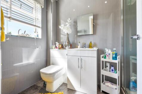 11- Shower Room.jpg