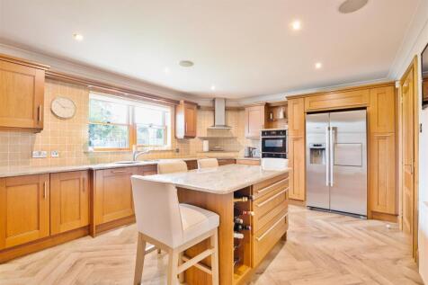 5 - Kitchen.jpg