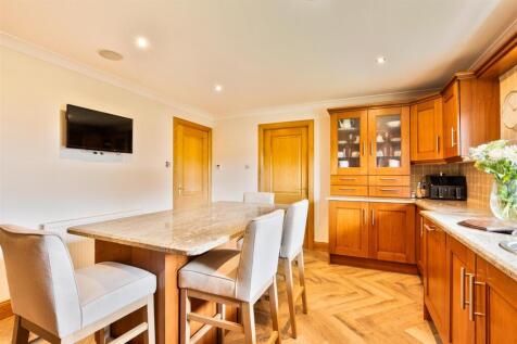 6 - Kitchen.jpg