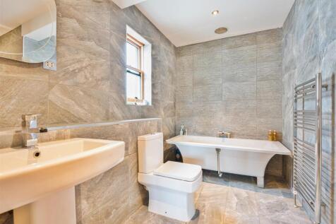 19- Ensuite.jpg