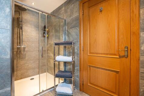 20- Ensuite.jpg