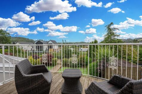 21 - Balcony.jpg