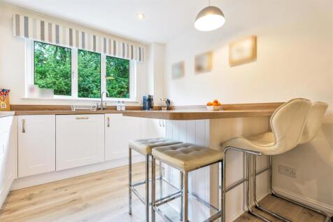 7 - Kitchen.jpg