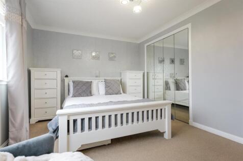 14- Bedroom One.jpg