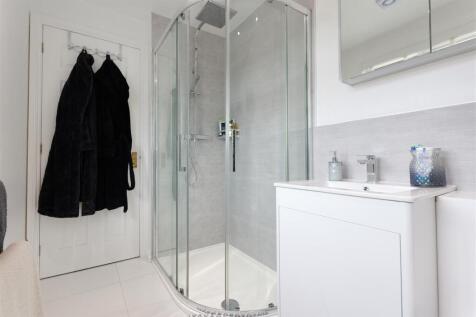 16- Ensuite.jpg