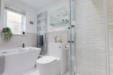 23- Bathroom.jpg