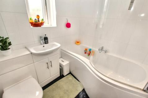 10- Bathroom.jpg