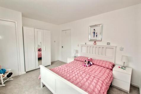 11- Bedroom One.jpg