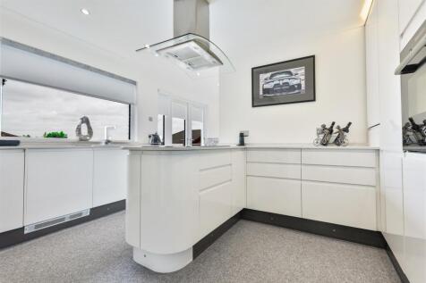 7- Kitchen.jpg