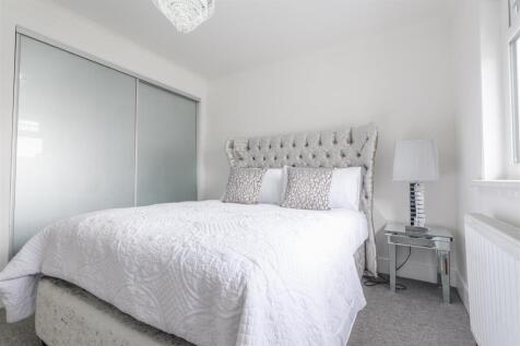 11- Master Bedroom.jpg