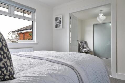 12- Master Bedroom.jpg