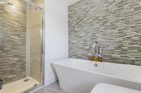 21- Bathroom.jpg