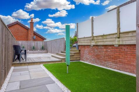 24- Rear Garden.jpg