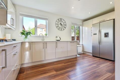 8- Kitchen.jpg