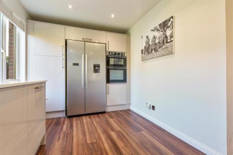 9- Kitchen.jpg