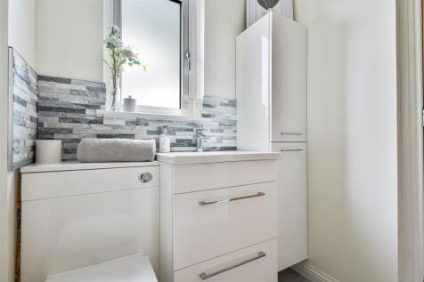 15- Ensuite.jpg