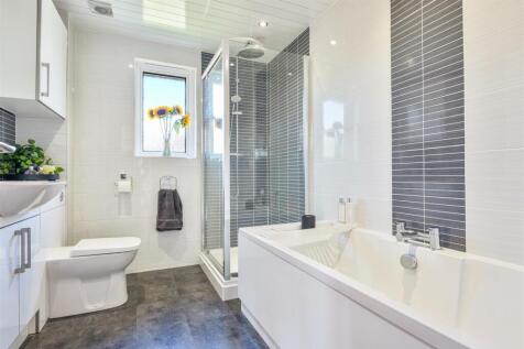 22- Bathroom.jpg