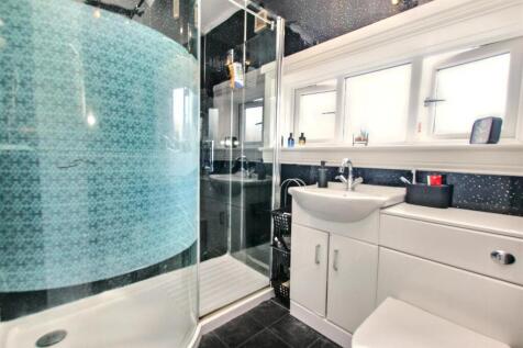 9 - Shower Room.jpg