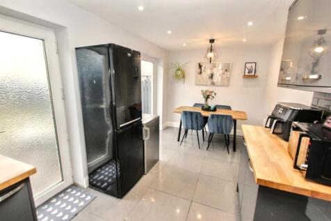 5- Kitchen.jpg