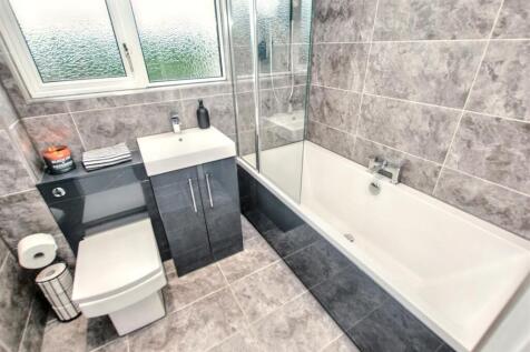 6 - Bathroom.jpg