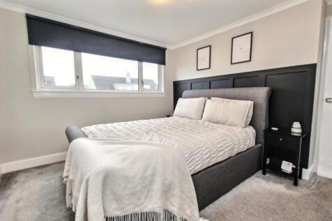 7- Bedroom One.jpg